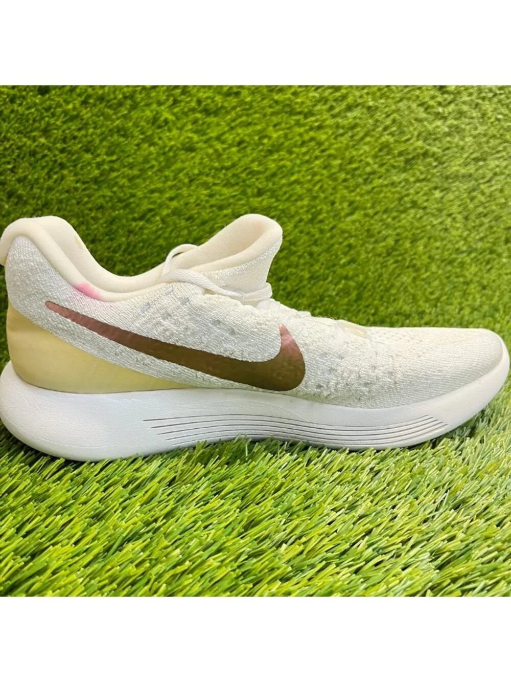 Nike LunarEpic Low Flyknit 2 X Plore Womens Size 11 White Running Shoes Sneakers